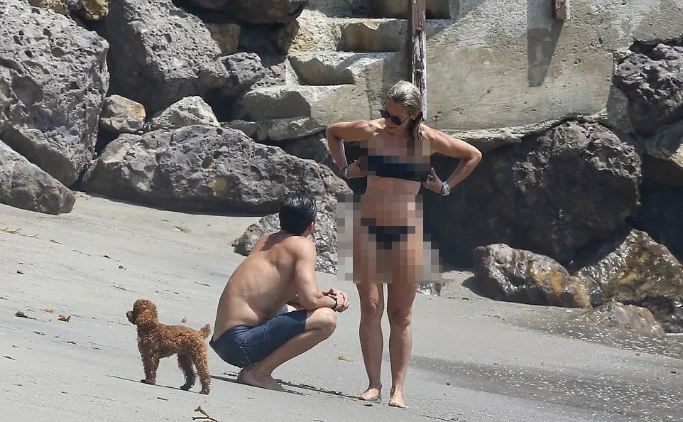 Orlando juga bawa anjing kesayangannya © via dialymail.co.uk