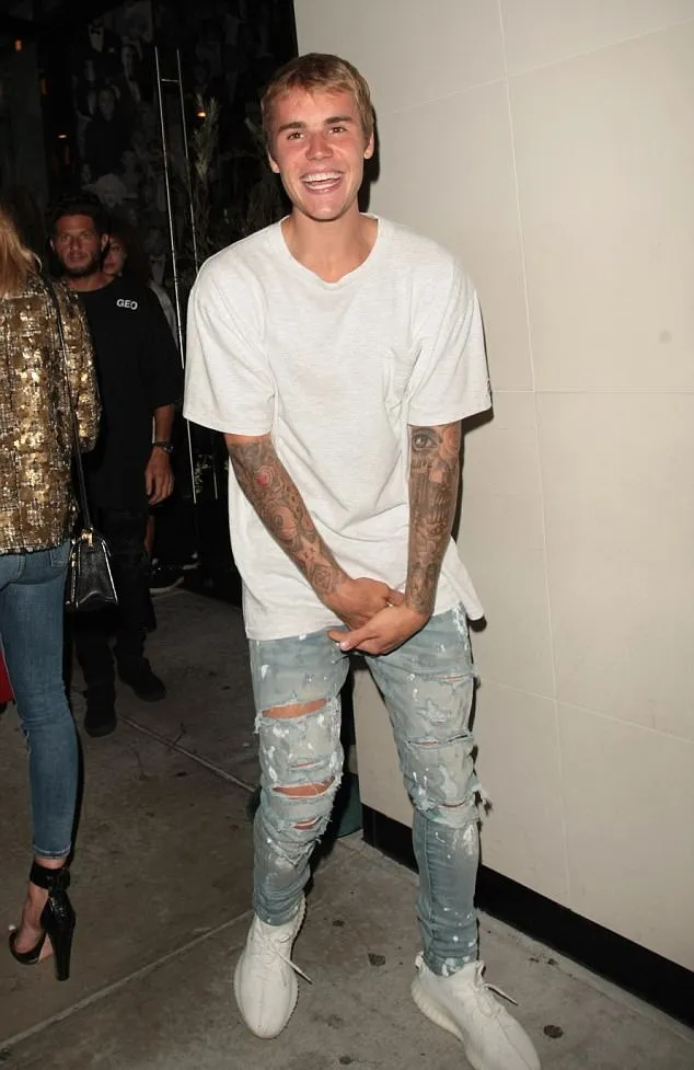 Justin Bieber sempat dirawat di rumah sakit karena testis bengkak © via dialymail.co.uk