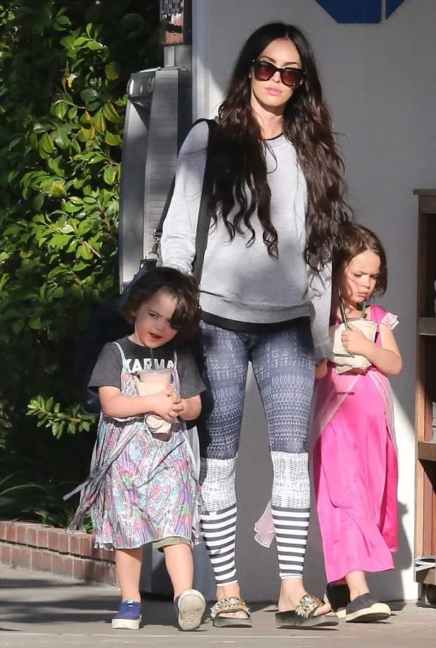 Putra Megan Fox mengenakan dress @ dailymail.co.uk