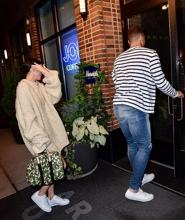 Kendall Jenner dan Blake kembali dinner bareng © via dailymail.co.uk