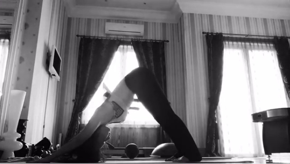 Nikita Willy hoby Yoga belakangan ini © Instagram.com/nikitawillyofficial94