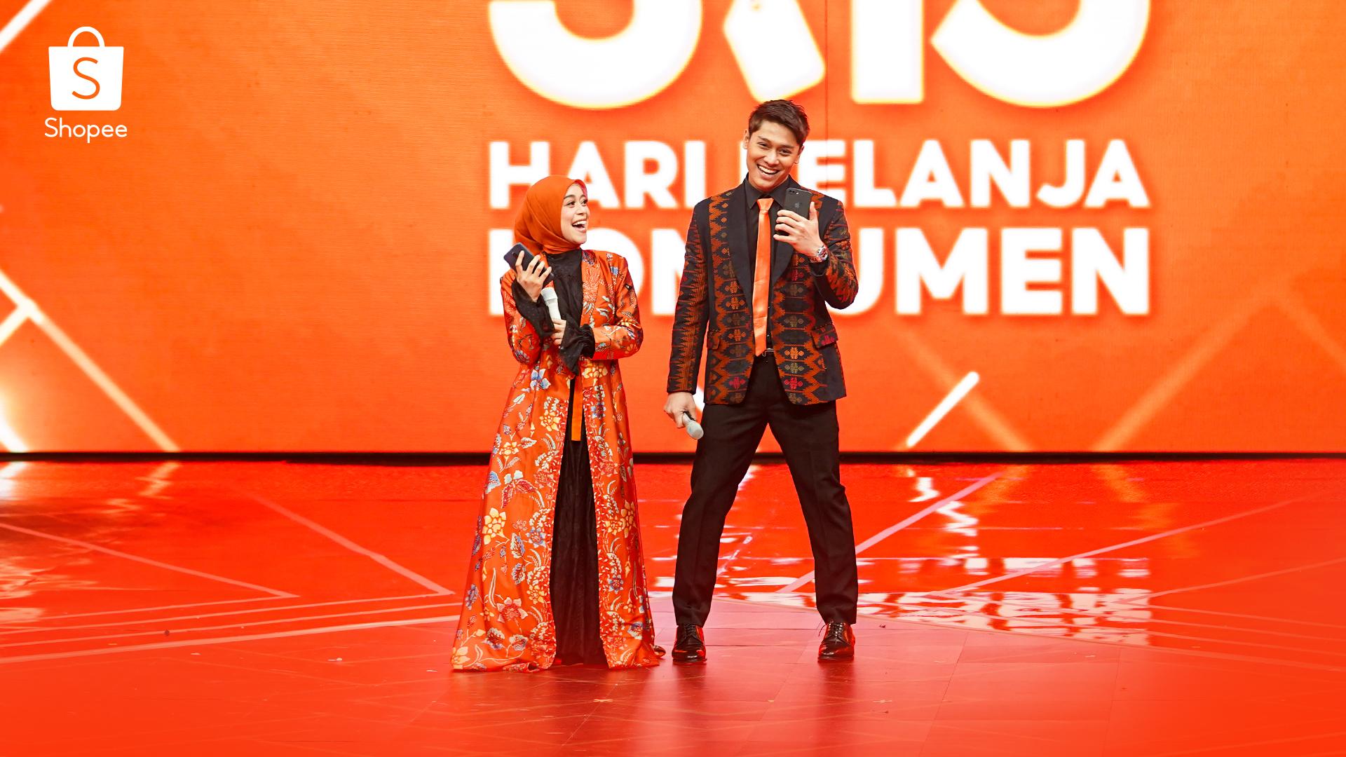 The togetherness and excitement of Lesti Kejora and Rizky Billar when playing Goyang Shopee COD