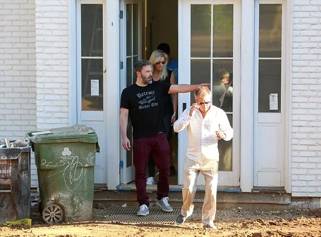 Lindsay dan Ben mengunjungi salah satu rumah yang tengah direnovasi © dailymail.co.uk