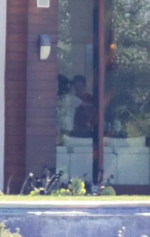 Selena dan Justin kembali berteman setelah beberapa waktu ini © dailymail.co.uk