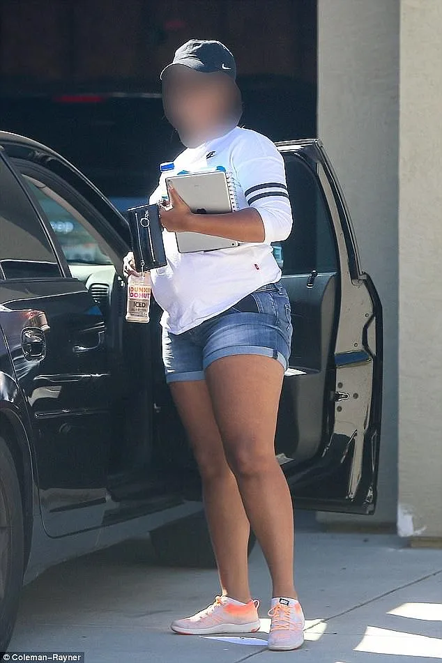Ibu pengganti anak ketiga Kim Kardashian © dailymail.co.uk