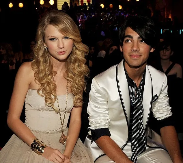Taylor Swift pernah pacaran dengan Joe Jonas pada 2008 lalu © dailymail.co.uk