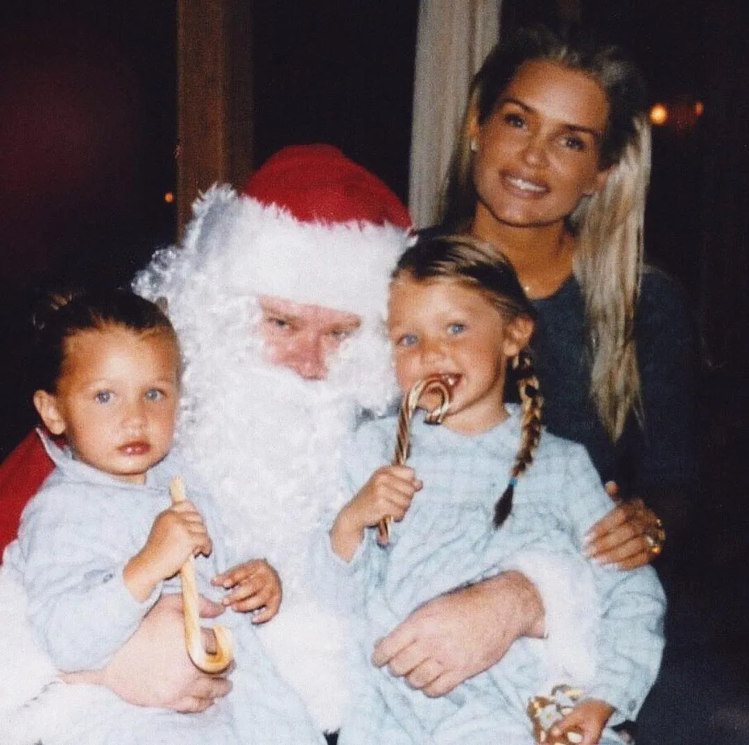 Saat Natal, Gigi lebih memilih untuk posting foto throwback © instagram.com/gigihadid
