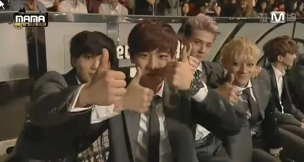 EXO mendukung kemenangan Girls Generation @mwave