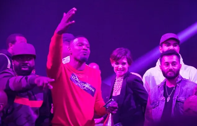 Katie menghadiri acara ulang tahun Jamie Foxx. Credit: dailymail.co.uk