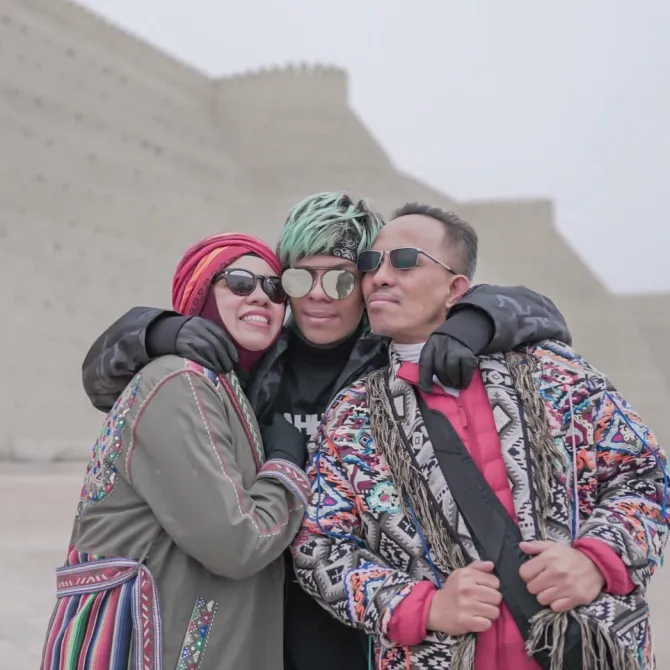 Atta Halilintar bersama kedua orang tuanya © instagram.com/attahalilintar