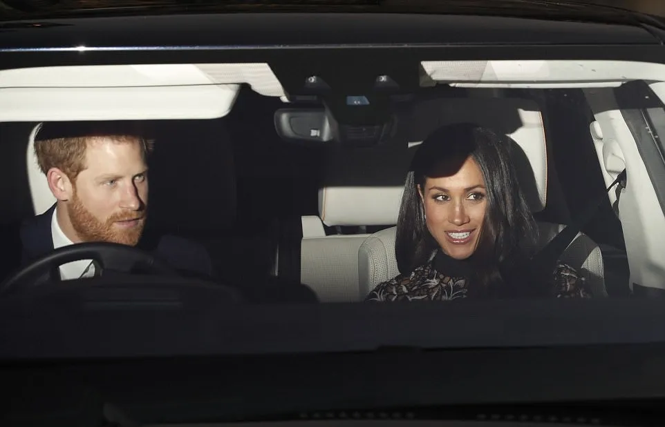 Meghan Markle ikut menghadiri acara Christmas Lunch bersama Ratu Elizabeth II. Credit: dailymail.co.uk