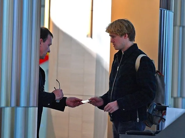Joe sebelumnya tertangkap di bandara di London. Credit: dailymail.co.uk
