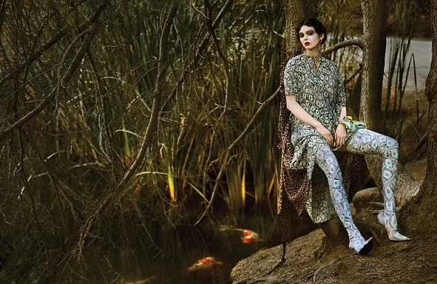 Kendall Jenner benar-benar tampil unik di project ini. Credit: V Magazine