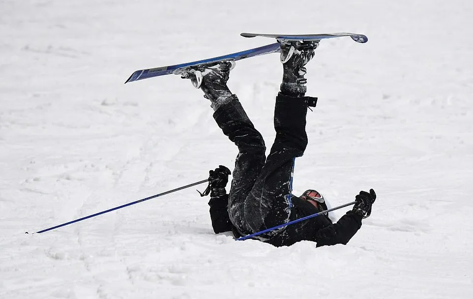 Bella jatuh terjungkal. Credit: dailymail.co.uk