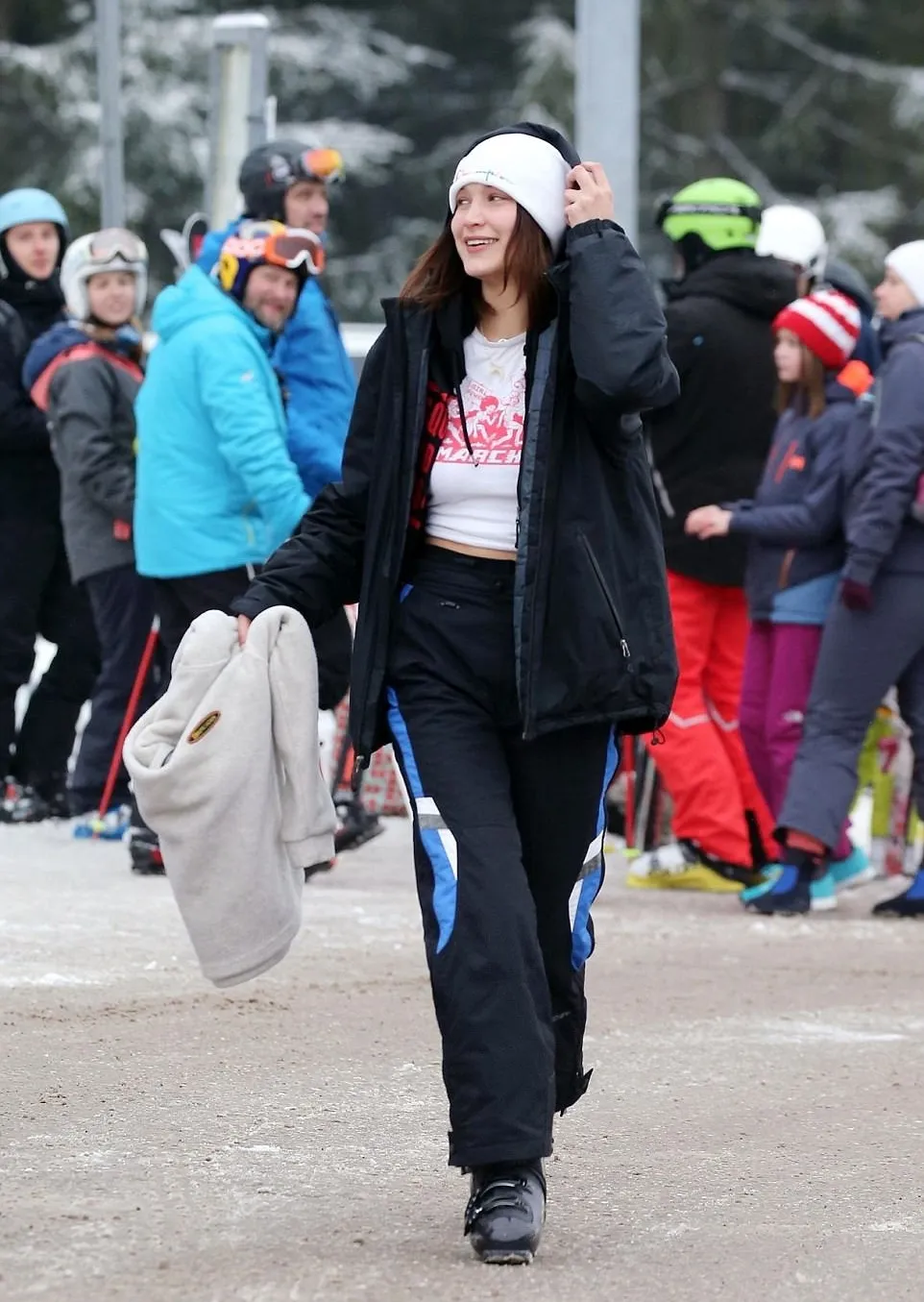 Bella Hadid jadi sorotan publik. Credit: dailymail.co.uk