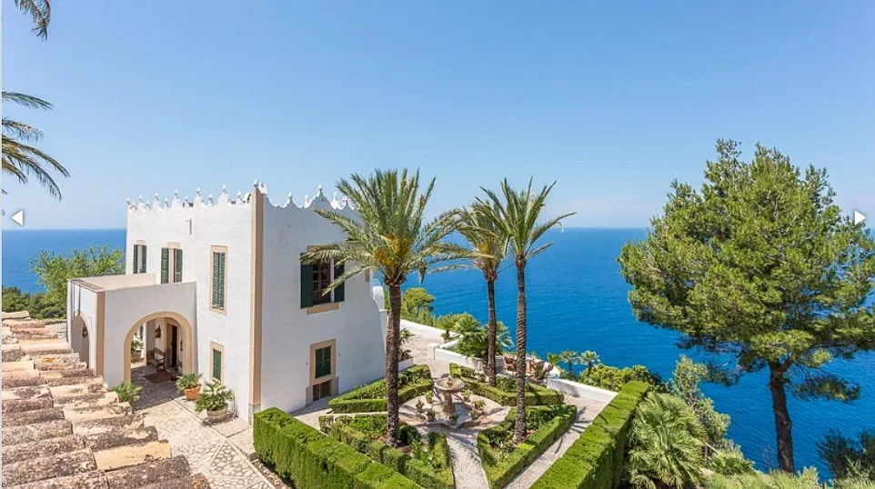 Rumah Michael Douglas belum laku juga. Credit: dailymail.co.uk