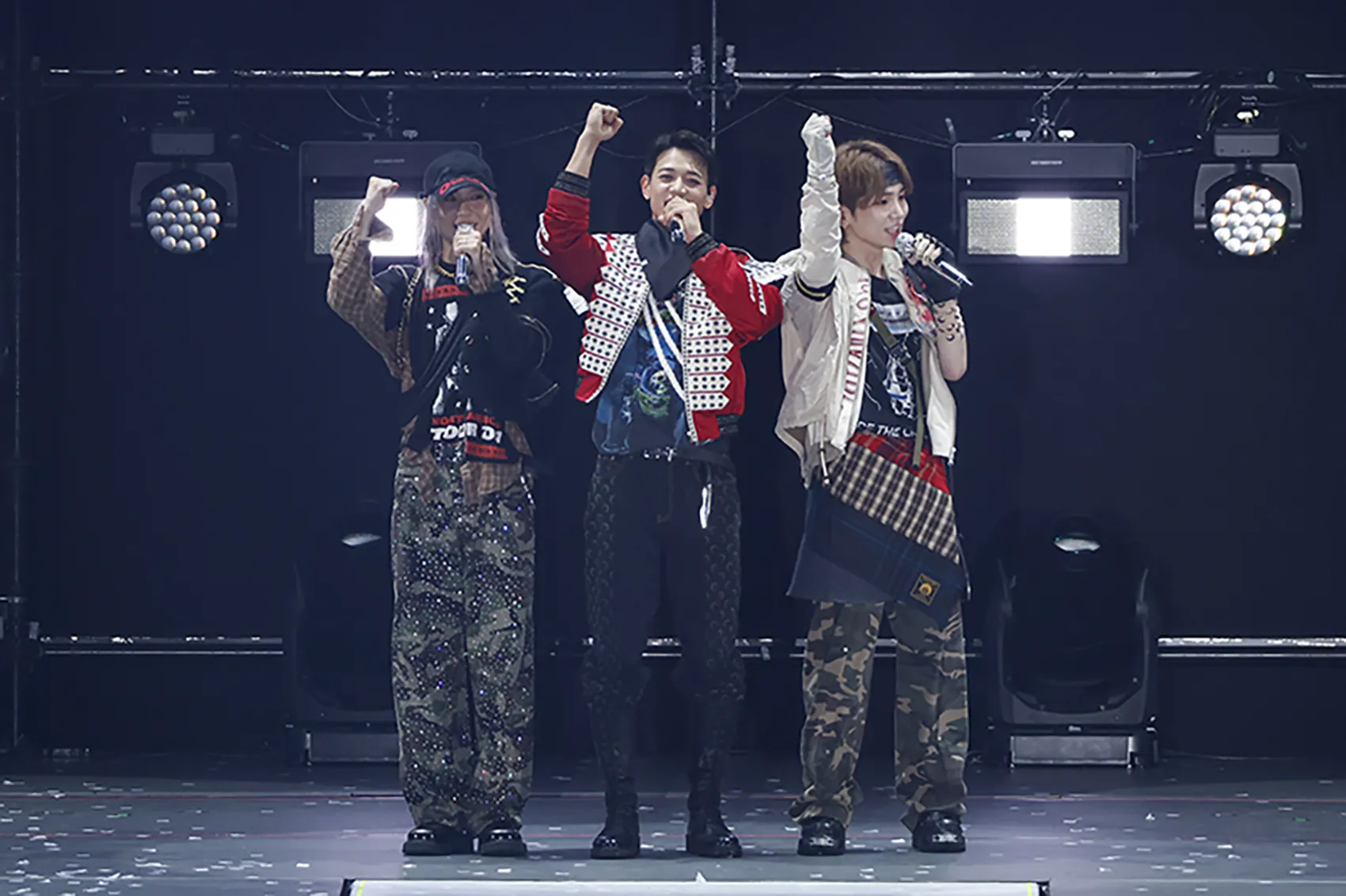 (SHINee WORLD VI [PERFECT ILLUMINATION] credit: SM Entertainment)