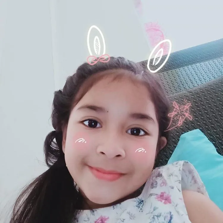 (Foto:instagram.com/vania_azkapriscilla)