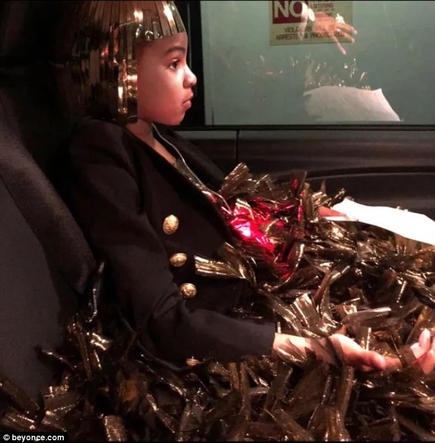 Gak kalah dengan Queen Bey dong ya dengan pose ini. © Beyonce.com