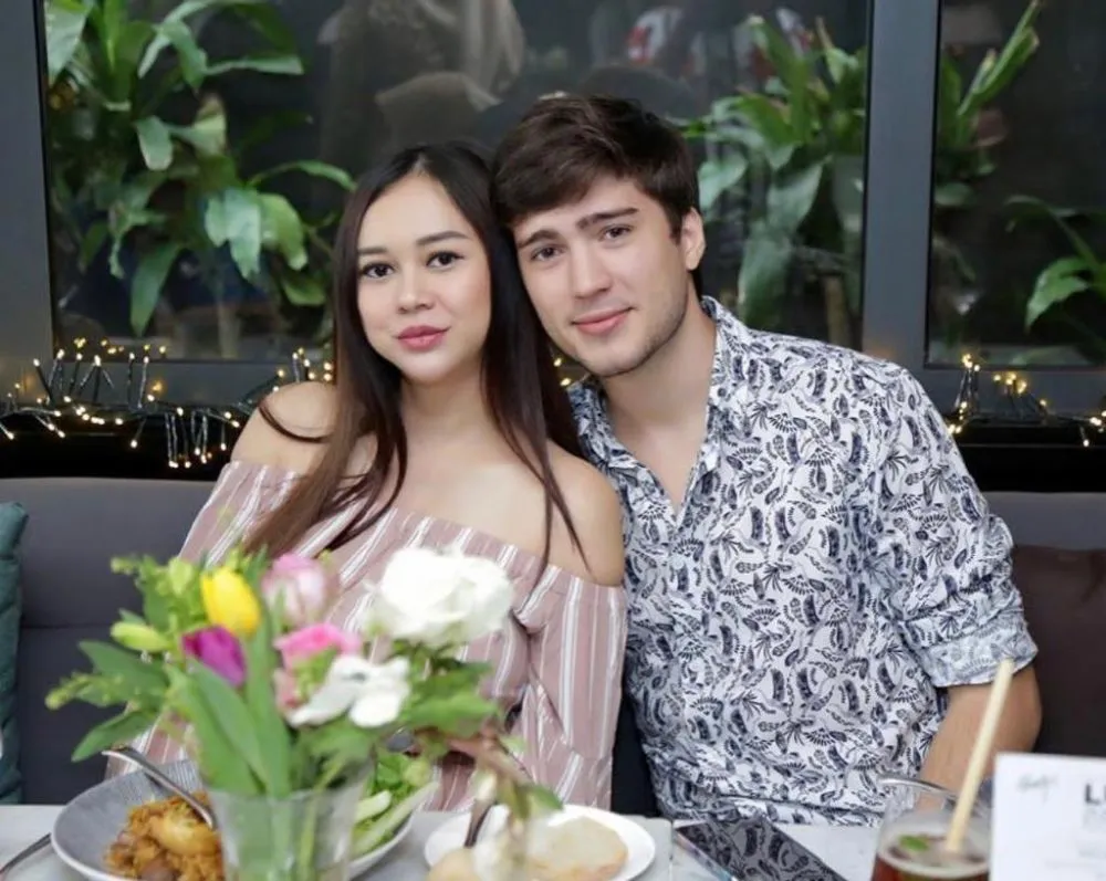 (credit: instagram.com/aurakasih)