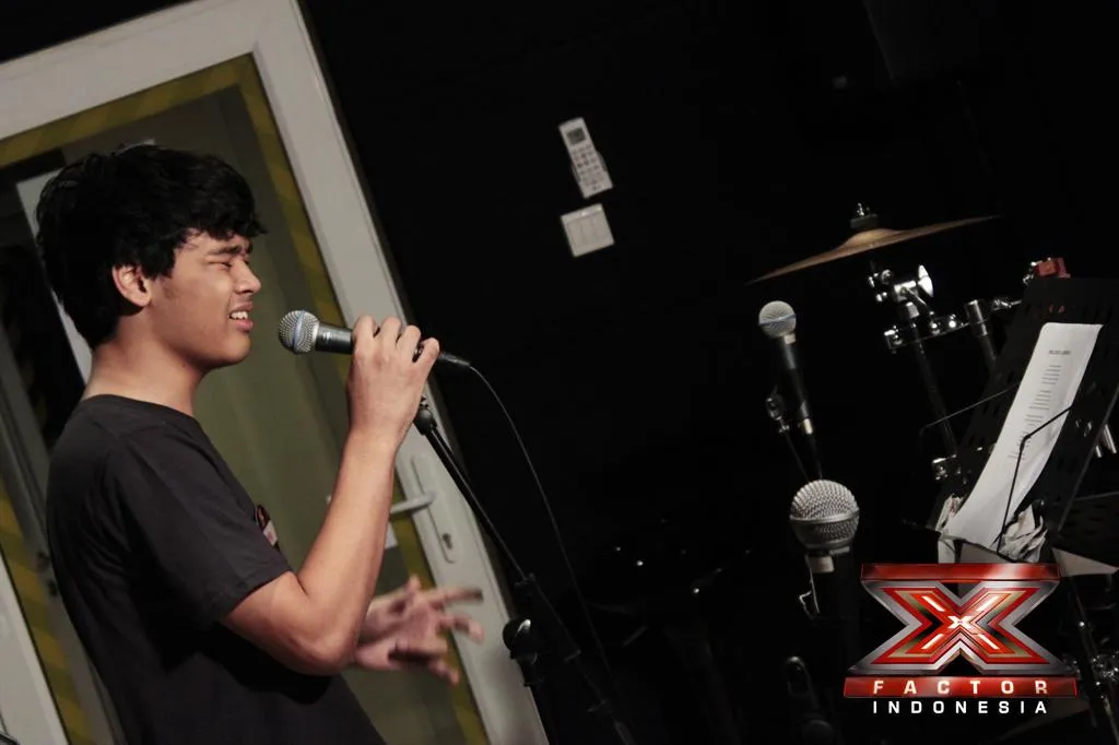 Mikha Angelo malam ini membawakan lagu Gravity dari John Mayer dan langsung menjadi trending topic dunia. ©xfactorindonesia.com