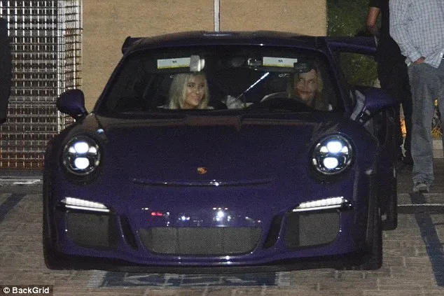 Caitlyn kedapatan berkencan dengan wanita yang jauh lebih muda. (BACKGRID via dailymail.com)