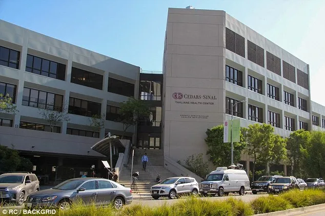 Pihak tim dokter RS Cedars Sinai amat berharap Demi segera pulih. (Backgrid for dailymail.com)