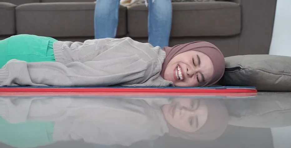 Bayangan di Lantai Bikin Salfok