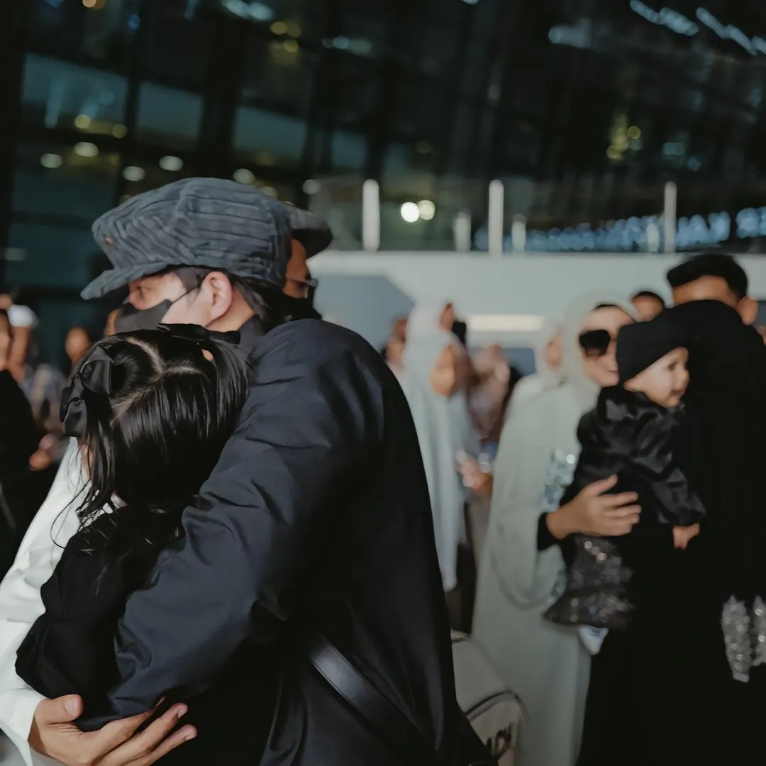Potret Atta dan Aurel lepas kangen dengan putrinya (credit: Instagram.com/attahalilintar/)