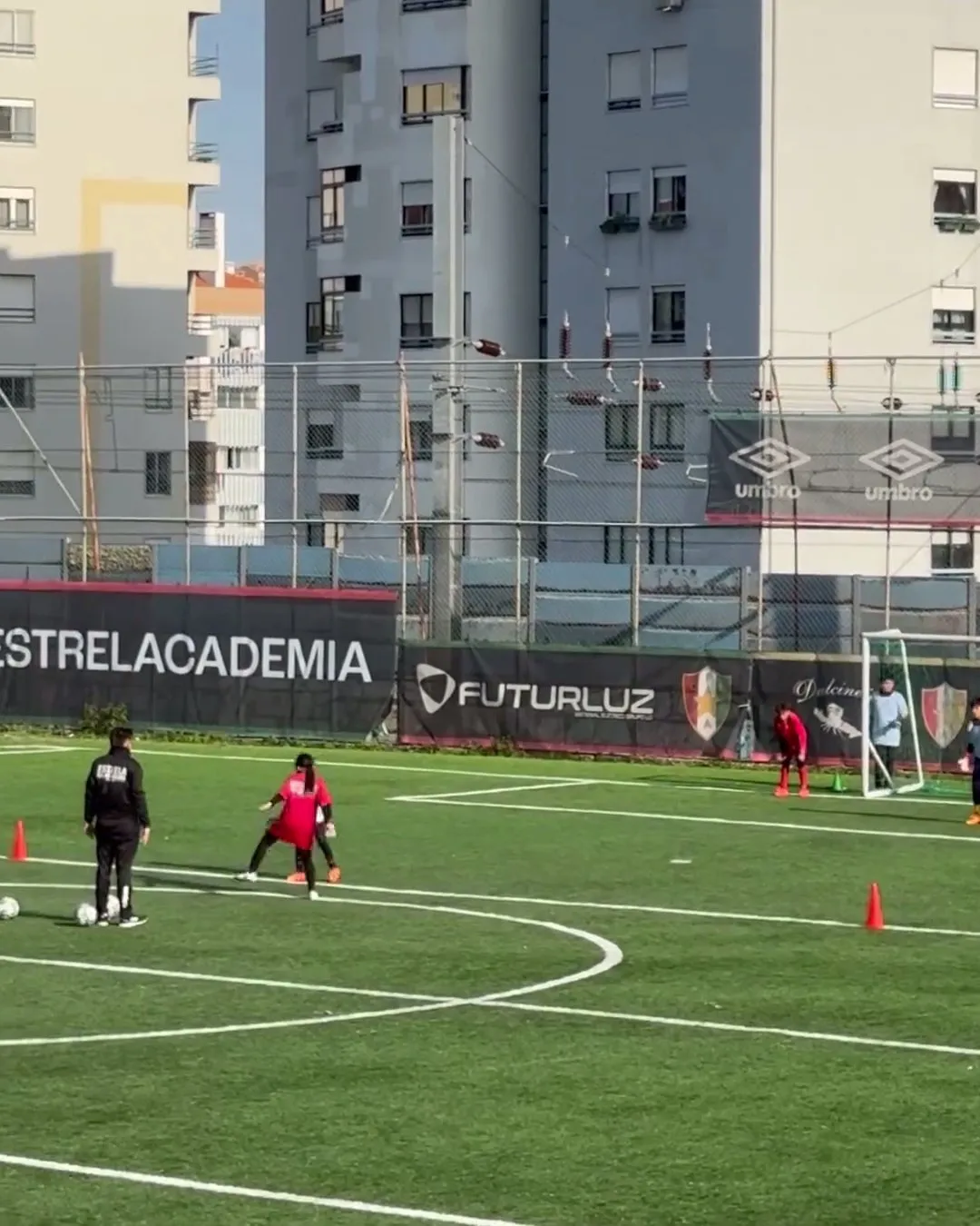 Potret Kala anak Zaskia Adya Mecca ikut camp sepak bola di Portugal (credit: Instagram.com/zaskiadyamecca/)