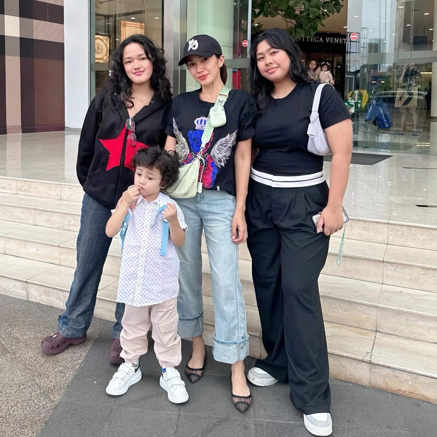 Potret Ussy Sulistiawaty saat quality time bersama anak (credit: Instagram.com/ussypratama/)