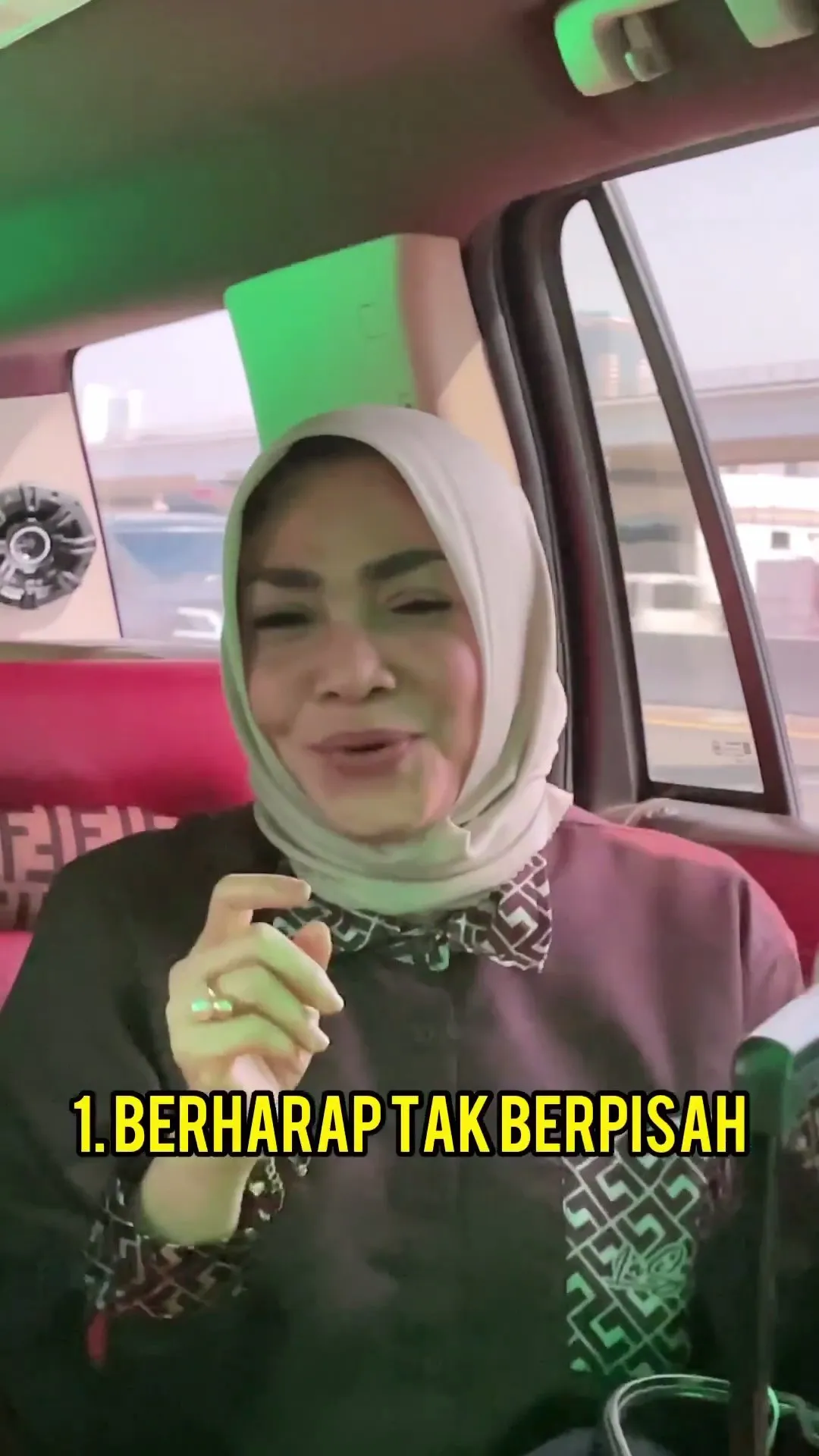 Outfitnya Simple Tapi Berkelas