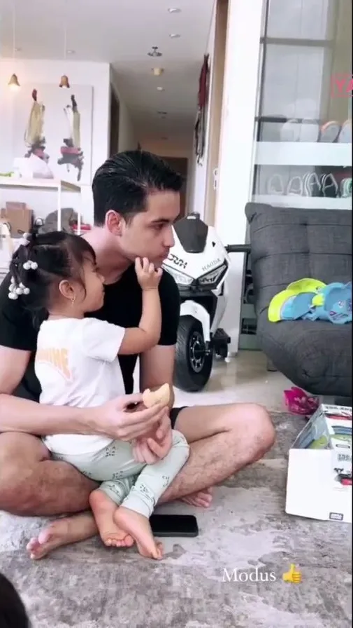 (credit: Instagram.com/yashowbiz/)