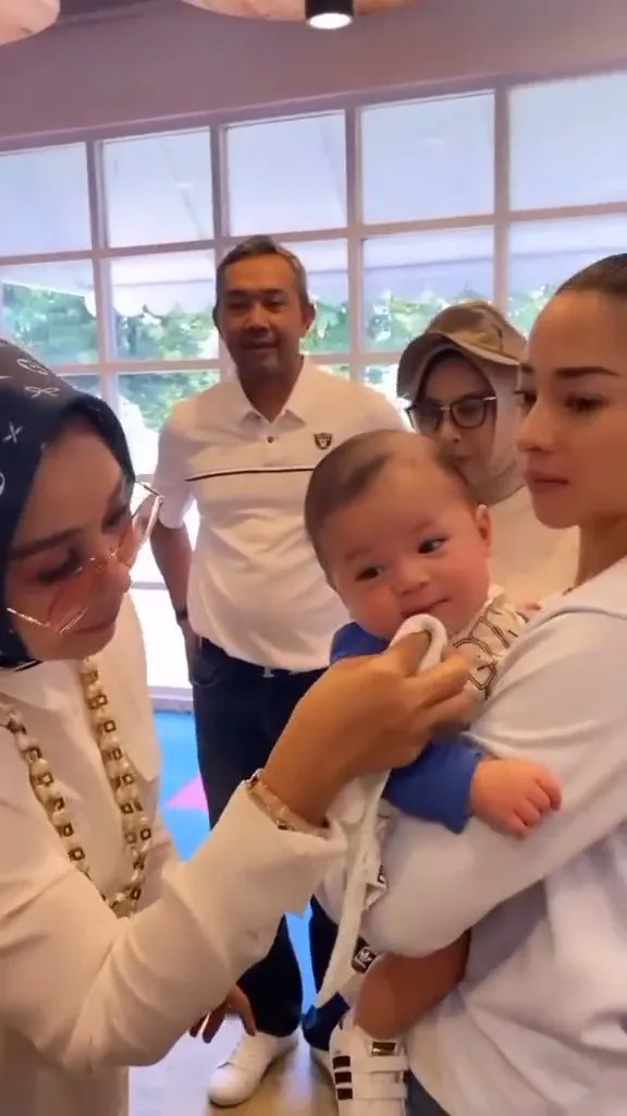 Penuh Kebahagiaan