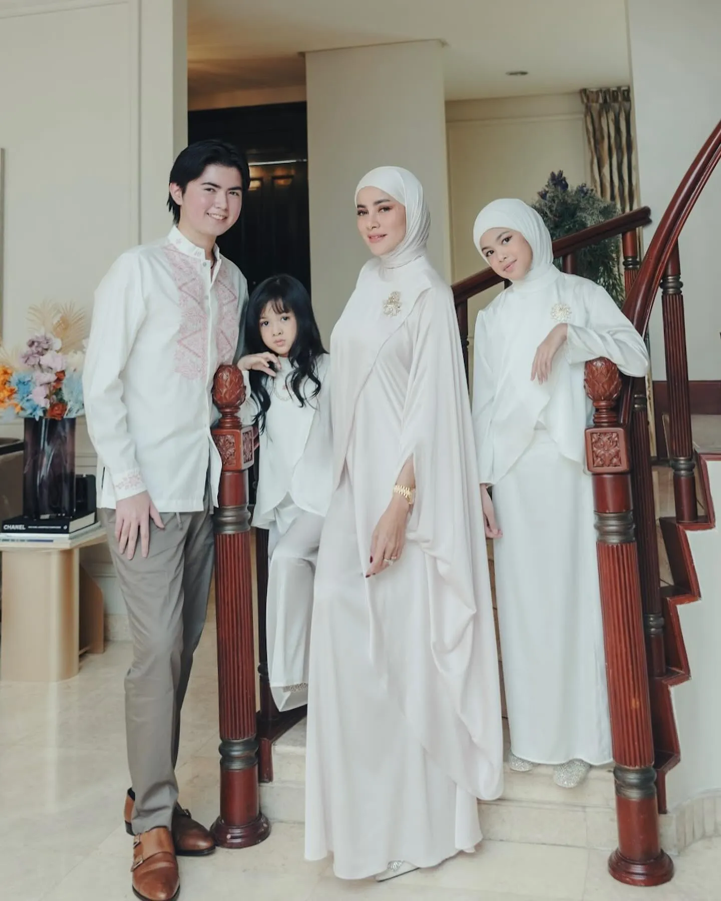 Dekat dengan Adik