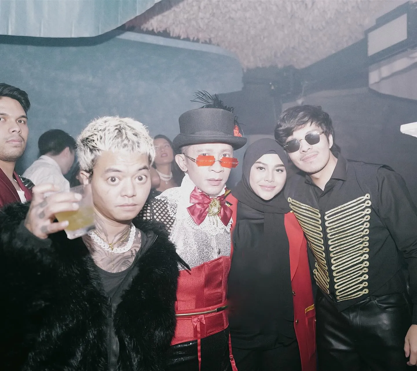 Pakai Kostum Tema ala Cabaret