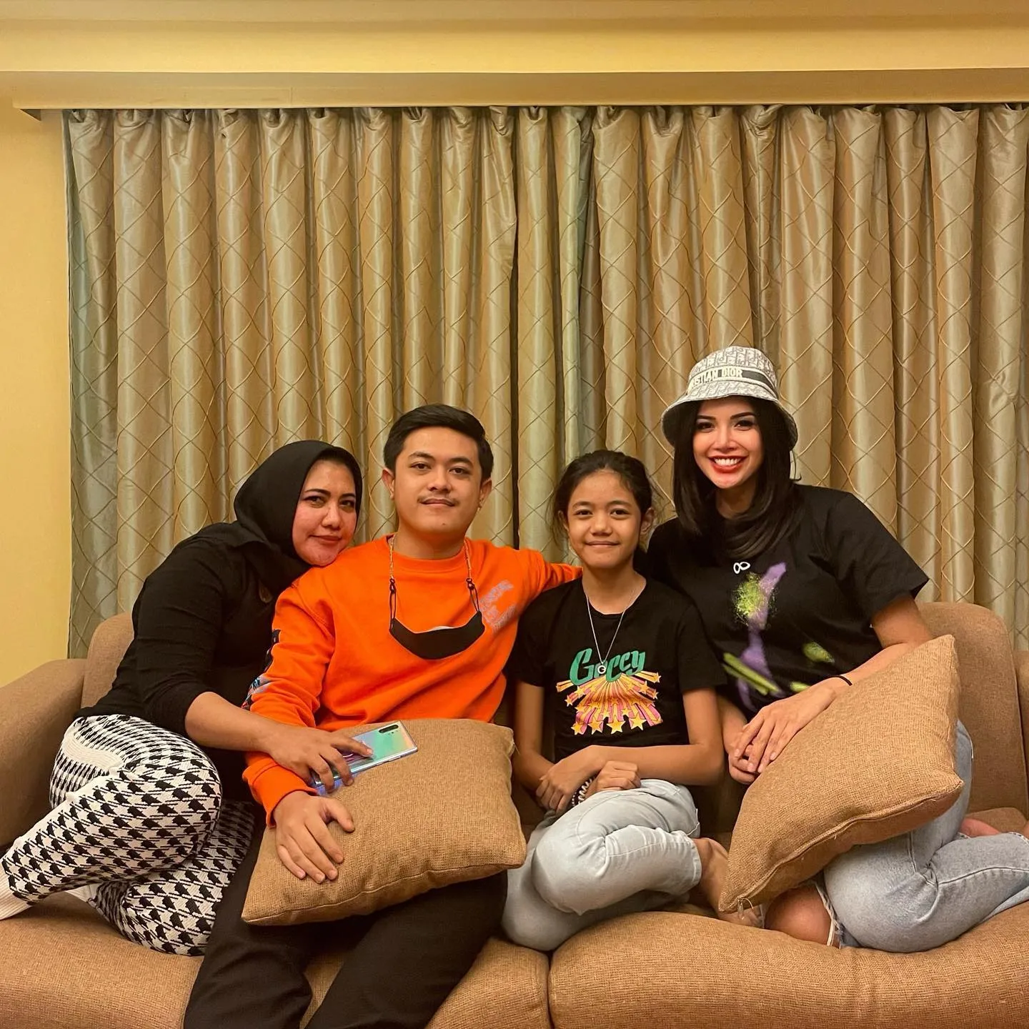 Penuh Kehangatan