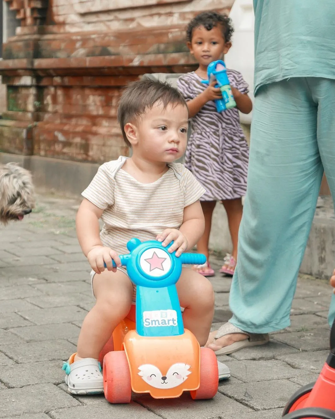 Membaur dengan Anak Tetangga di Bali