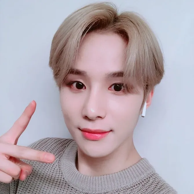 JungWoo © instagram.com/nct127