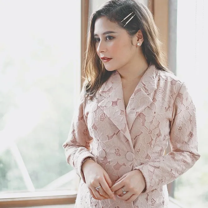 Prilly Latuconsina © instagram.com/prillylatuconsina96