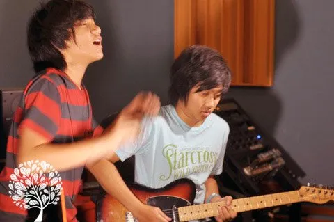 Cakka dan Elang saat proses pembuatan mini album @facebook.com/The Finest Tree