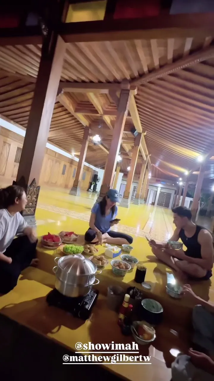 Makan Bareng di Pendopo