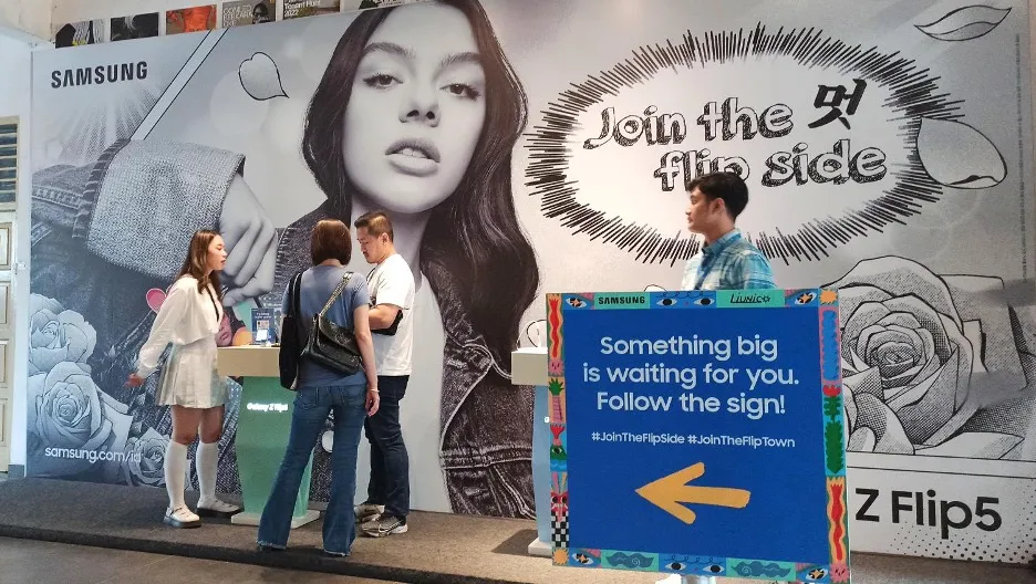 Pengunjung Bisa Merasakan Kecanggihan Fitur Galaxy Z Fold5 | Z Flip5 Secara Langsung