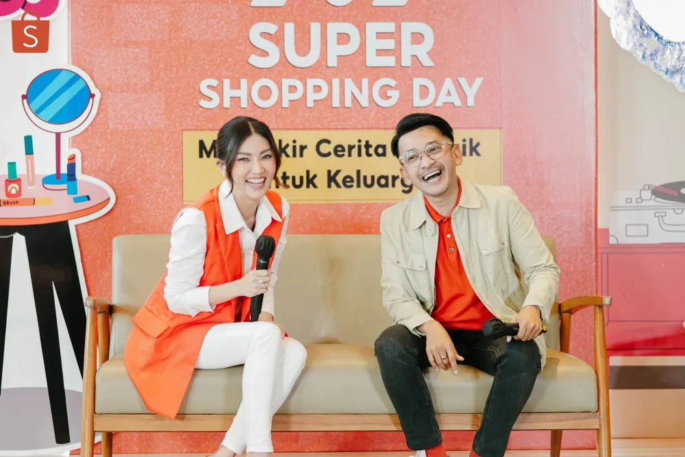 Ruben Onsu dan Sarwendah di kemeriahan 9.9 Super Shopping Day.