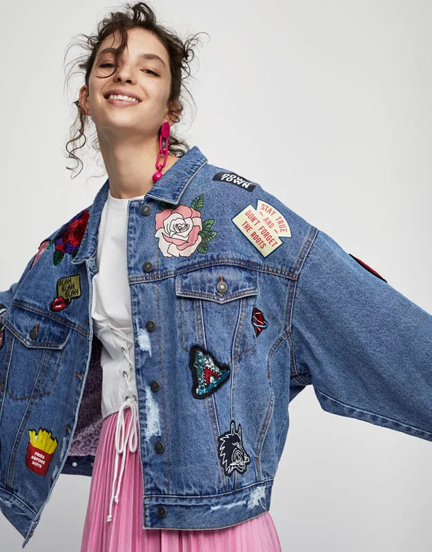 Jaket tersebut merupakan keluaran Pull and Bear yang dibanderol Rp 1,3 juta © Pull and Bear