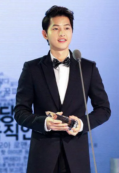 Song Joong Ki ketika meraih Style Icon Awards 2012 ©en.korea.com