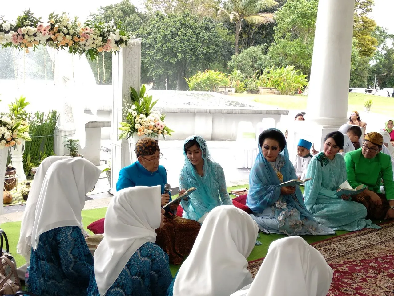 Pengajian jelang pernikahan Ardina Rasti. (Foto: Akrom Sukarya)