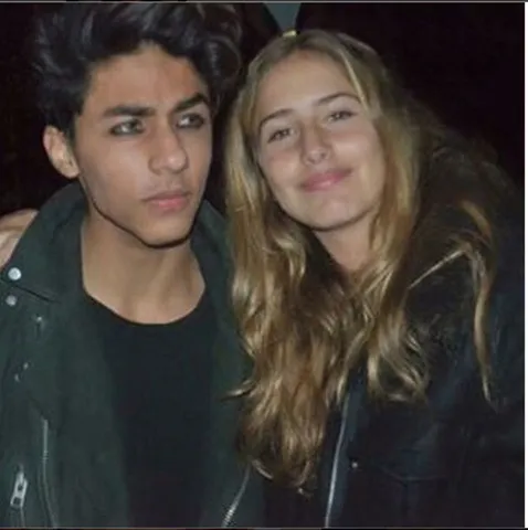 Aryan Khan dengan gaya gothic, ganteng? ©pinkvilla