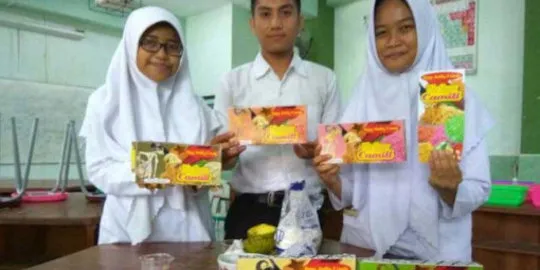 Dua siswi asal Yogyakarta berhasil membuat mie instan dari biji alpukat, sehat dan alami © planet.merdeka.com