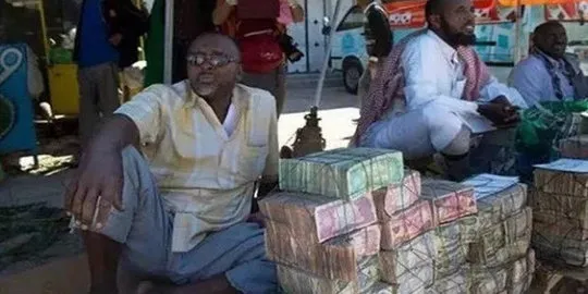 Di Somalia ada Pasar Hargesia tempat para warga menjual uang bagai menjual sayur dan buah per kilo © Planet Merdeka